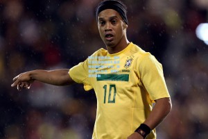 转会市场新焦点，奥林匹亚科斯新星穆扎基蒂斯引英超豪门争夺，斯基拉确认枪手、曼联已展开接触